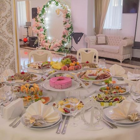 Готель Баронський Двір Çernivtsi Dış mekan fotoğraf