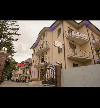Готель Баронський Двір Çernivtsi Dış mekan fotoğraf
