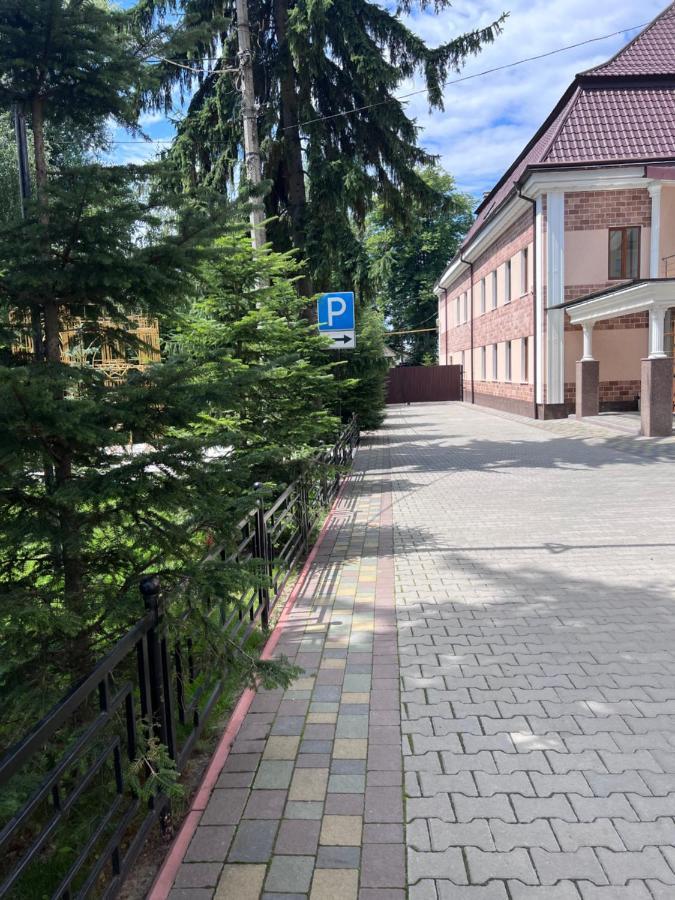 Готель Баронський Двір Çernivtsi Dış mekan fotoğraf