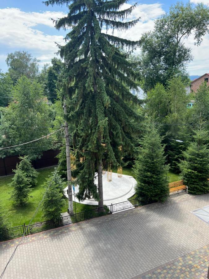 Готель Баронський Двір Çernivtsi Dış mekan fotoğraf