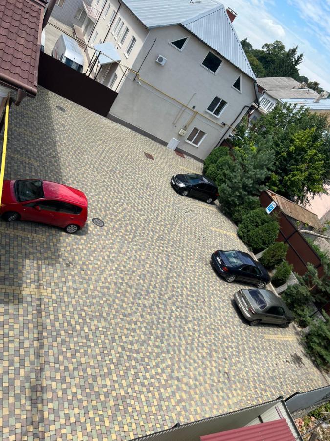 Готель Баронський Двір Çernivtsi Dış mekan fotoğraf