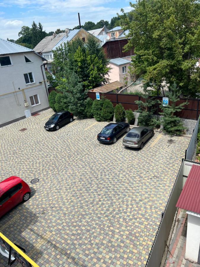 Готель Баронський Двір Çernivtsi Dış mekan fotoğraf